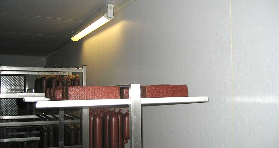各种肉类生产车间的卫生墙壁和天花板