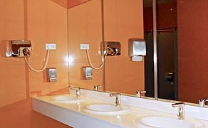 Гигиенические стены и потолки в общественных туалетах
